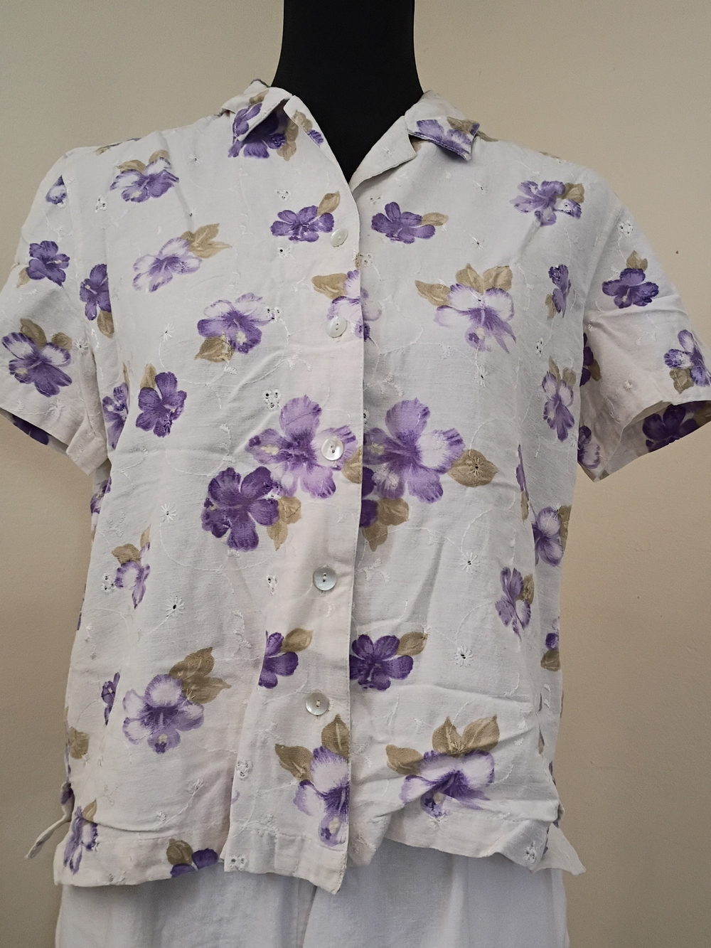 Vintage Women’s Cream Button-Down Shirt with Purple Floral Print